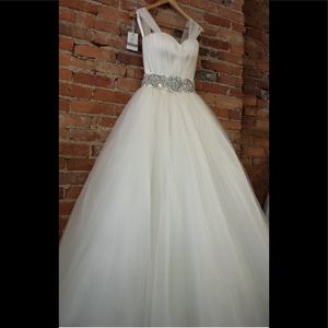 Vera Wang Emmeline Wedding Dress